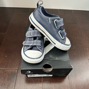 Converse infant size 5 Navy Blue / White Velcro Sneakers